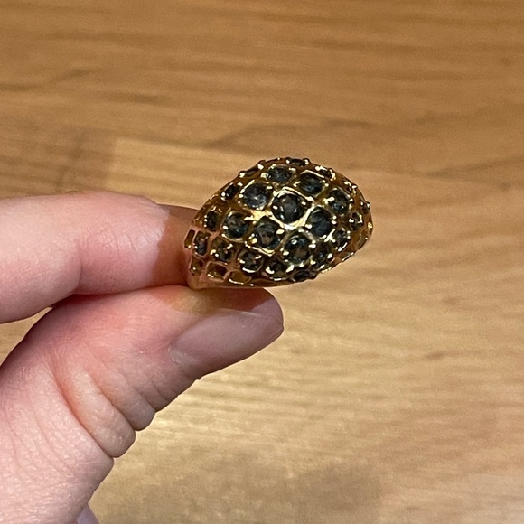 Jewelry - Vintage Elegant Gold and Black Women's Ring